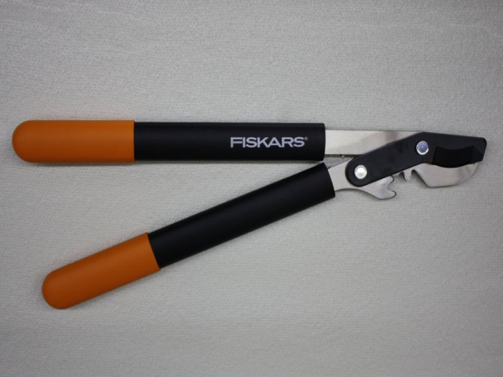 FISKARS PowerGear™ Bypass-Getriebeastschere 44 cm